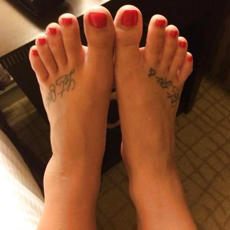 49 Sexiest Demi Lovato Feet Pictures Are Extremely Hot | Best Of Comic Books