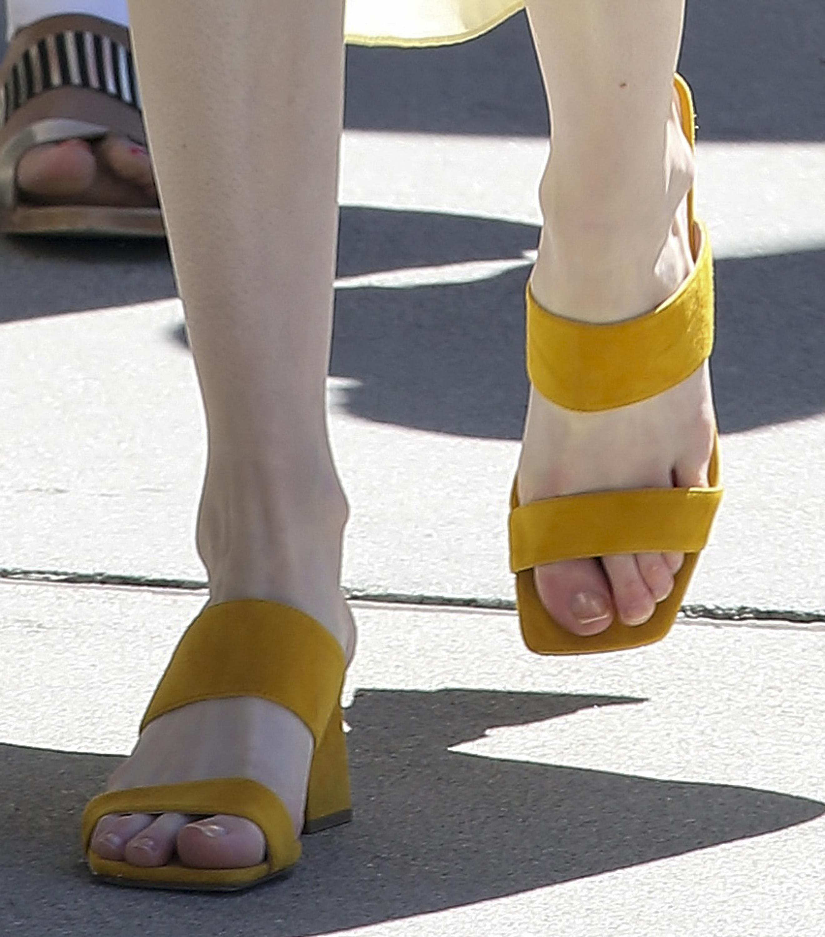 49 Sexiest Emma Roberts Feet Pictures Are True Definition Of Beauty | Best Of Comic Books