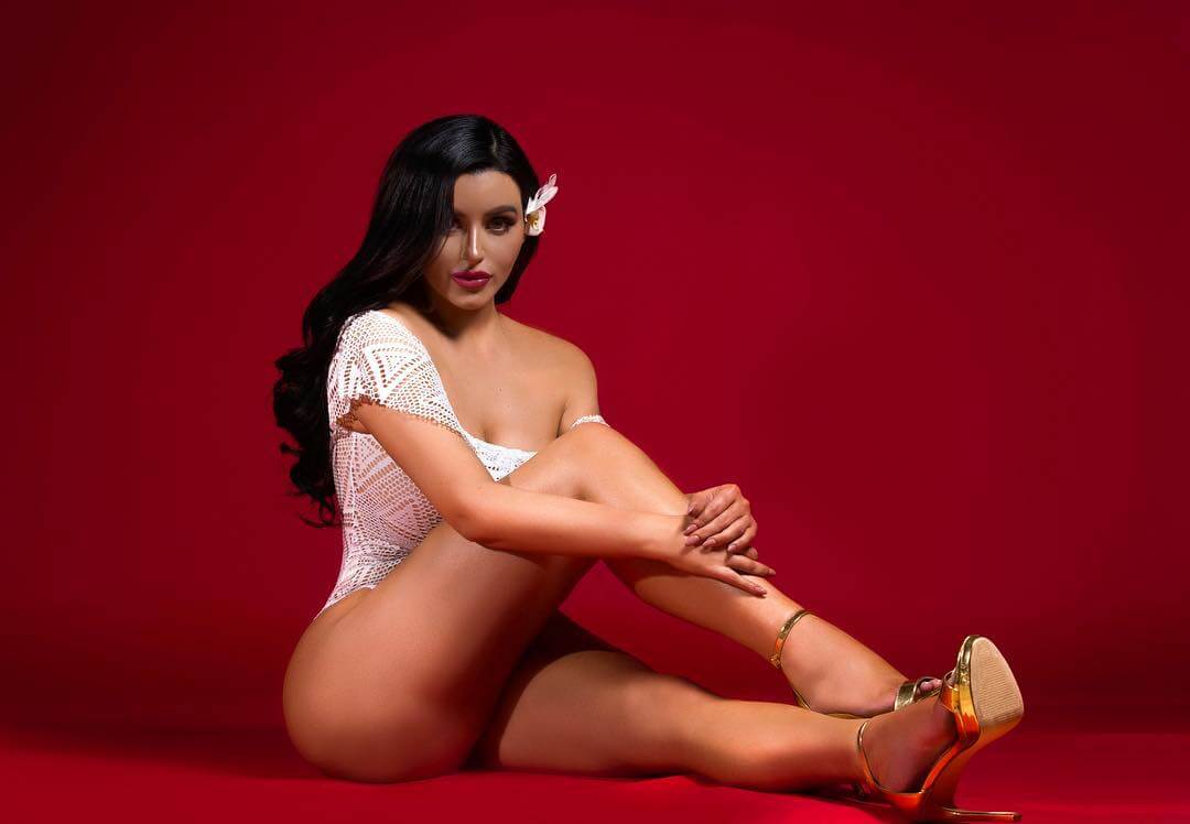 49 Sexy Abigail Ratchford Feet Pictures Are Too Delicious For All Her Fans | Best Of Comic Books