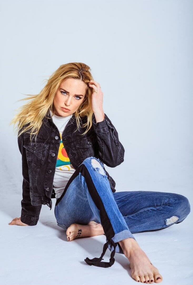 49 Sexy Caity Lotz Feet Pictures Will Make You Drool For Her | Best Of Comic Books