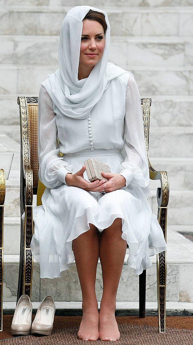 49 Sexy Catherine, Duchess of Cambridge Feet Pictures Prove That She Is As Sexy As Can Be | Best Of Comic Books