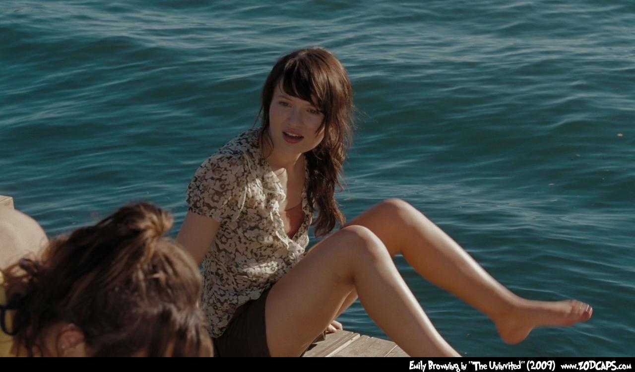49 Sexy Emily Browning Feet Pictures Will Prove That She Is Sexiest Woman In This World | Best Of Comic Books