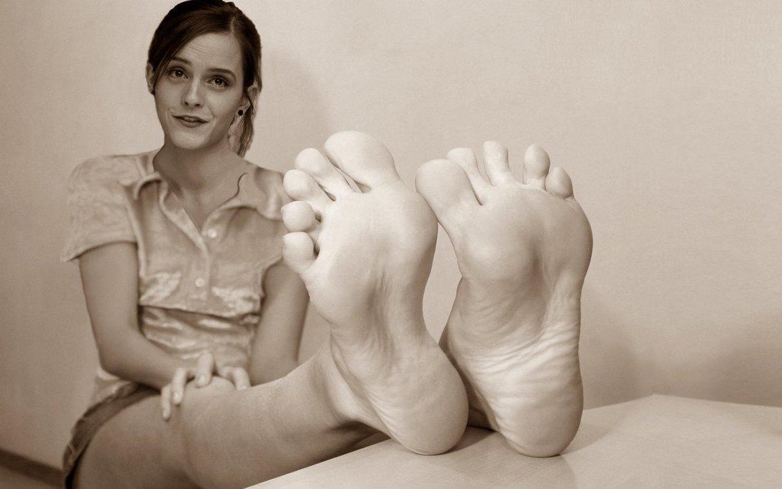 49 Sexy Emma Watson Feet Pictures Are A Work Of Beauty | Best Of Comic Books