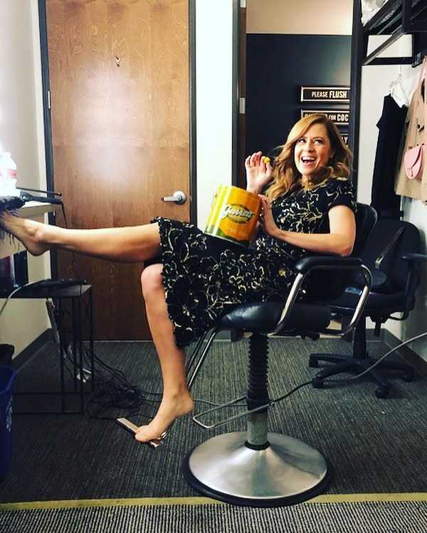 49 Sexy Jenna Fischer Feet Pictures Are So Hot That You Will Burn | Best Of Comic Books