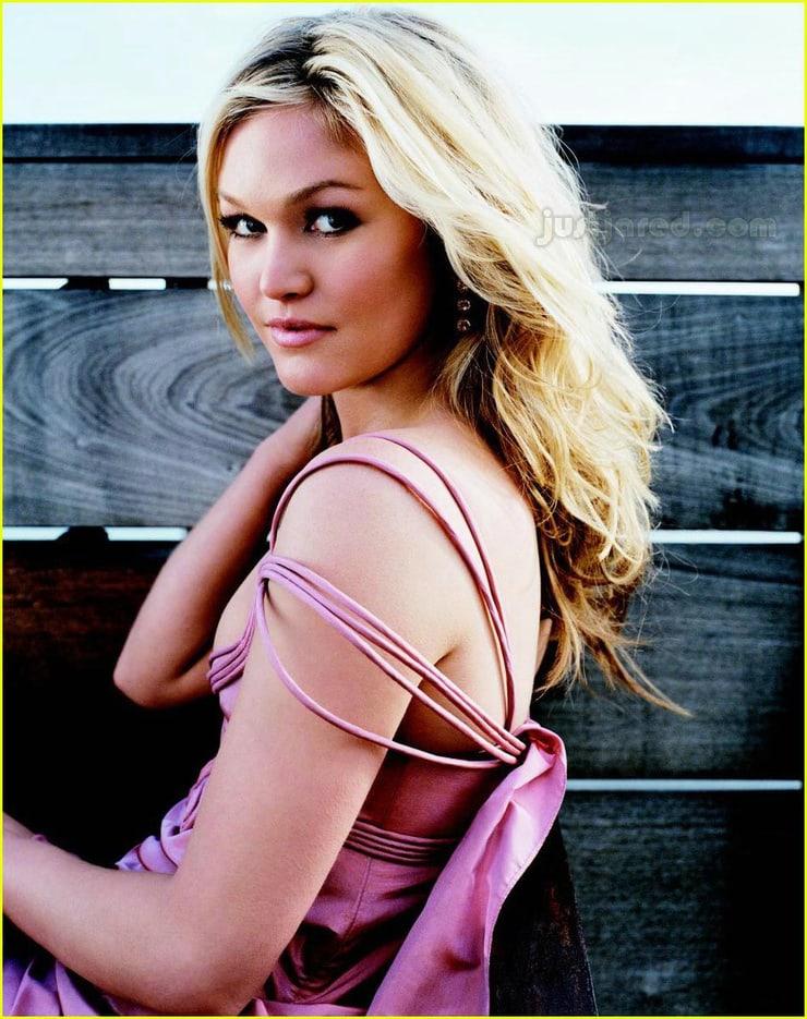 49 Sexy Julia Stiles Boobs Pictures Are Going To Make You Want Her Badly | Best Of Comic Books