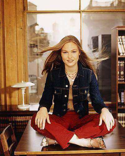 49 Sexy Julia Stiles Feet Pictures Will Make You Go Crazy For This Babe | Best Of Comic Books