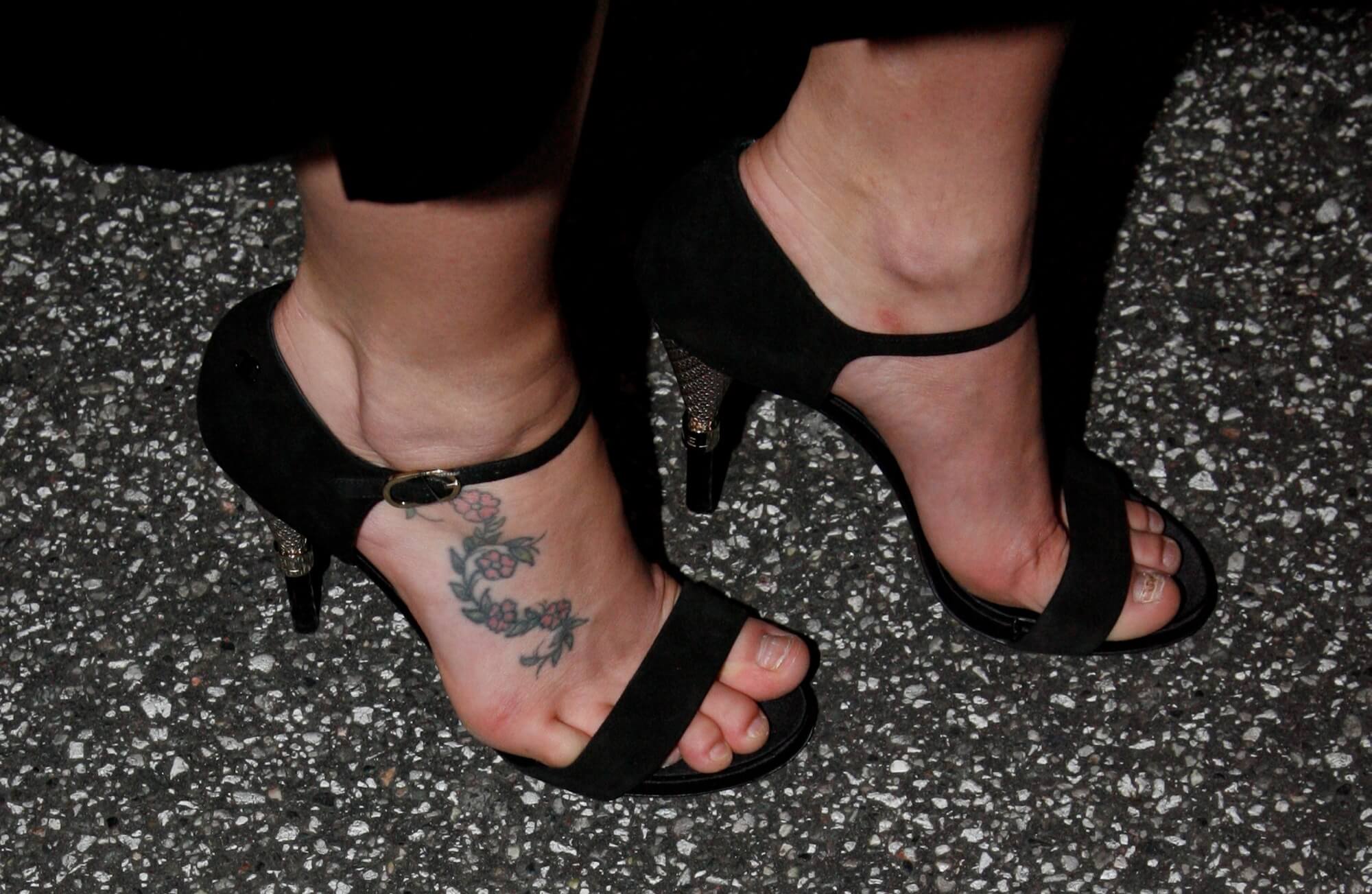 49 Sexy Kaya Scodelario Feet Pictures Are So Damn Hot That You Can’t Contain It | Best Of Comic Books