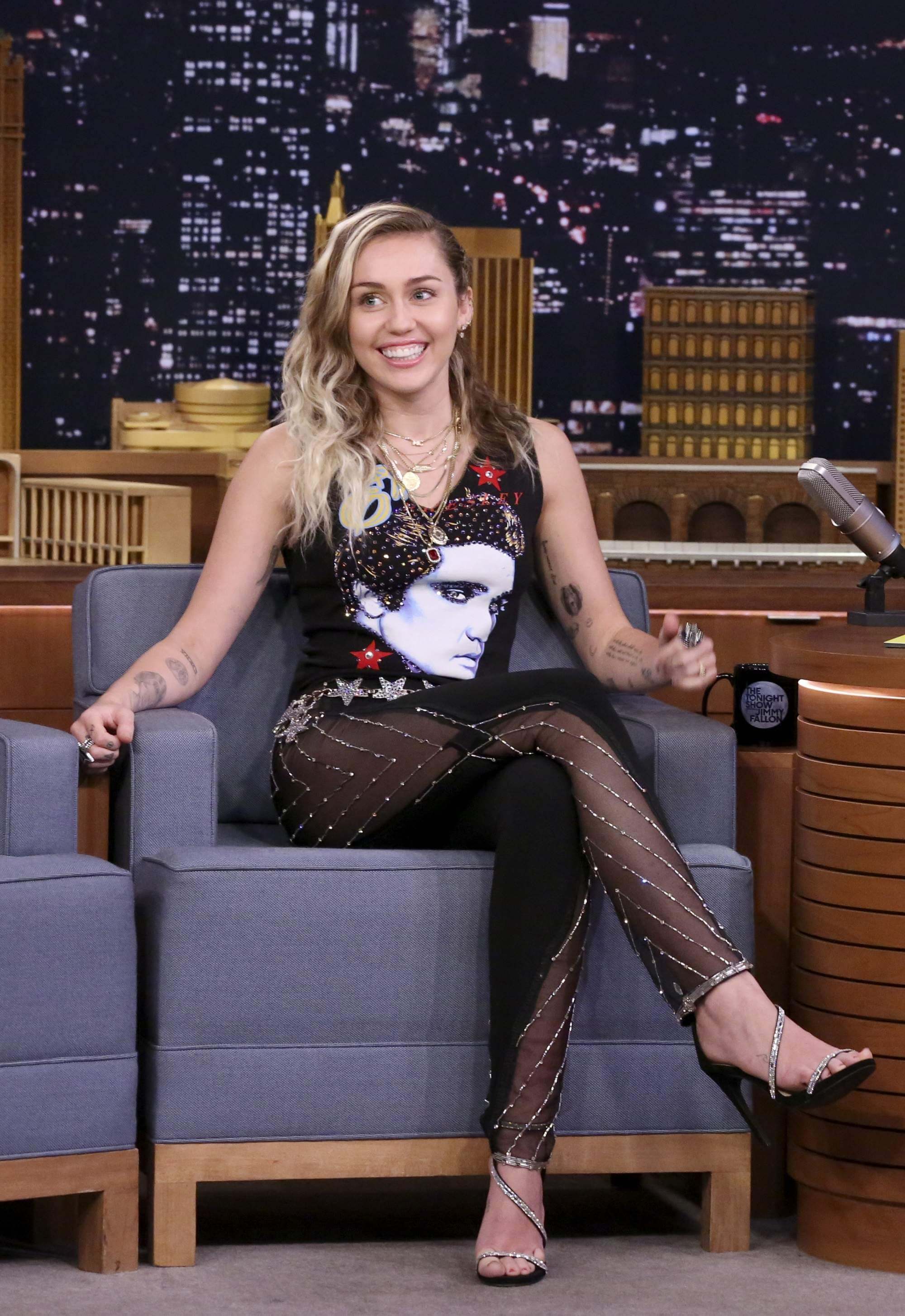 49 Sexy Miley Cyrus Feet Pictures Will Get You All Sweating | Best Of Comic Books