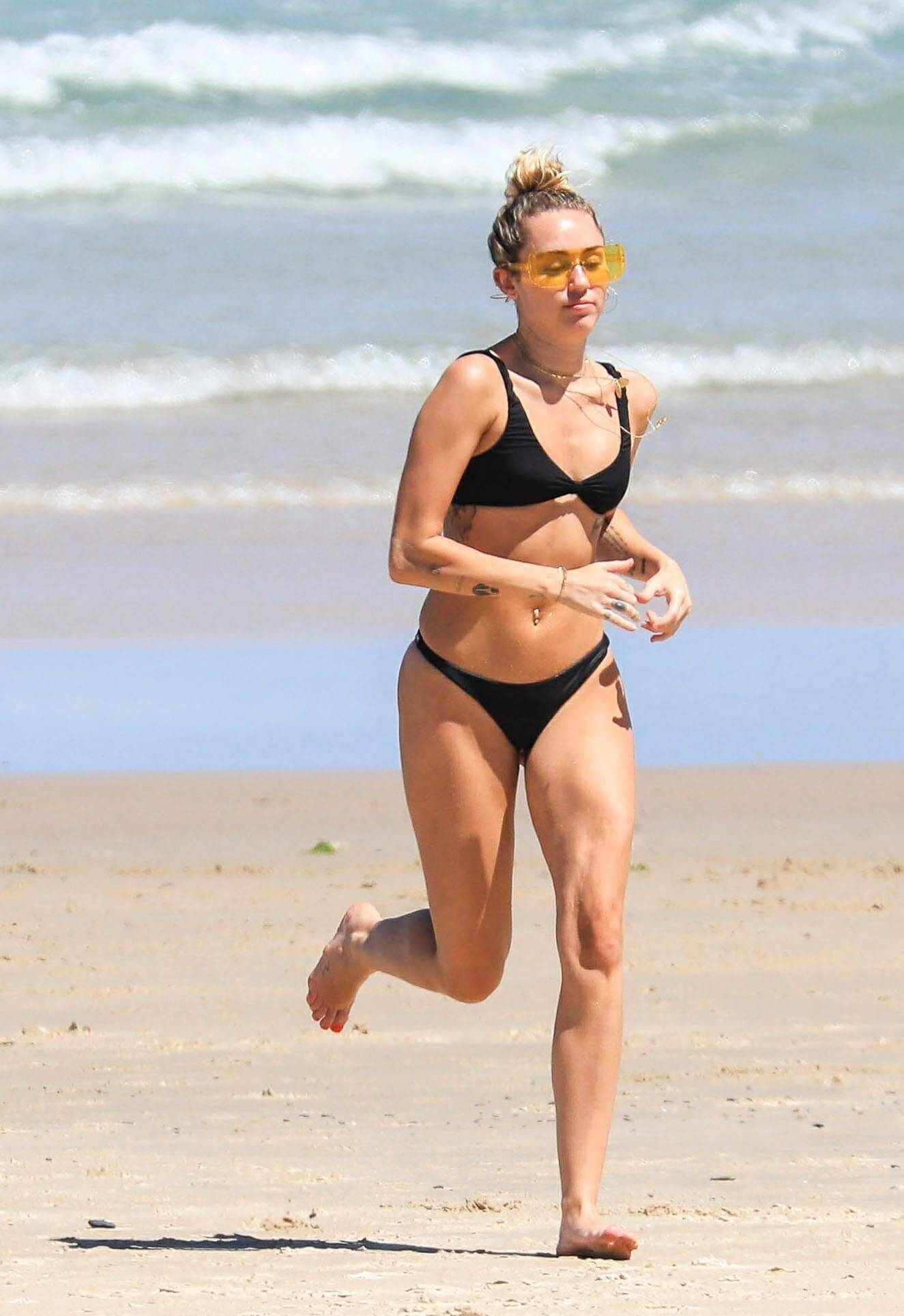 49 Sexy Miley Cyrus Feet Pictures Will Get You All Sweating | Best Of Comic Books