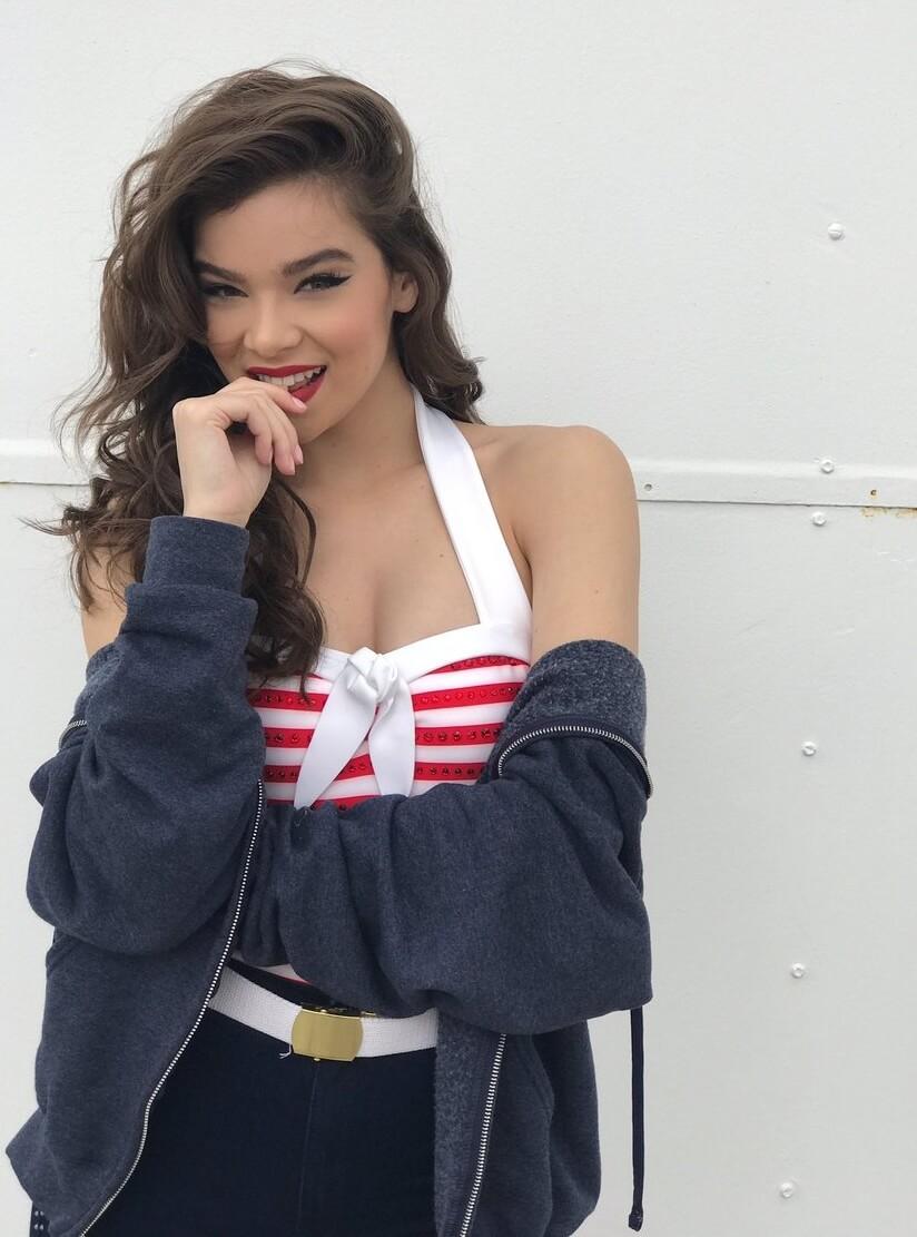 49 Sexy Pictures Of Hailee Steinfeld Are Truly Epic | Best Of Comic Books