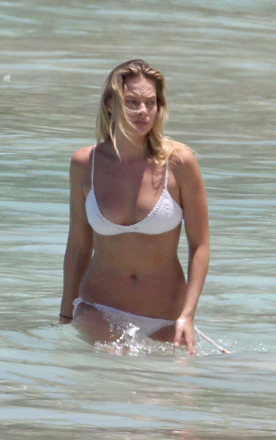 49 Sexy Pictures Of Margot Robbie Will Prove That She Is One Of The Hottest Women Alive | Best Of Comic Books