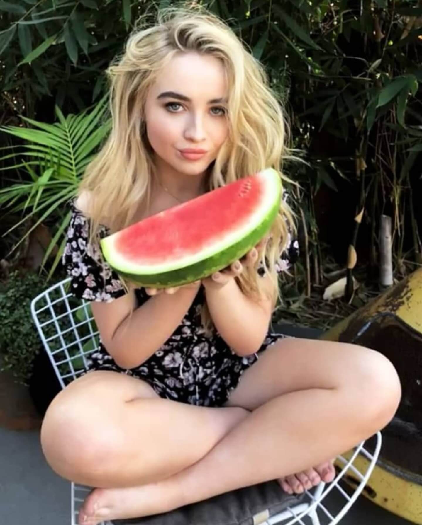 49 Sexy Sabrina Carpenter Feet Pictures Are Delight For Fans | Best Of Comic Books