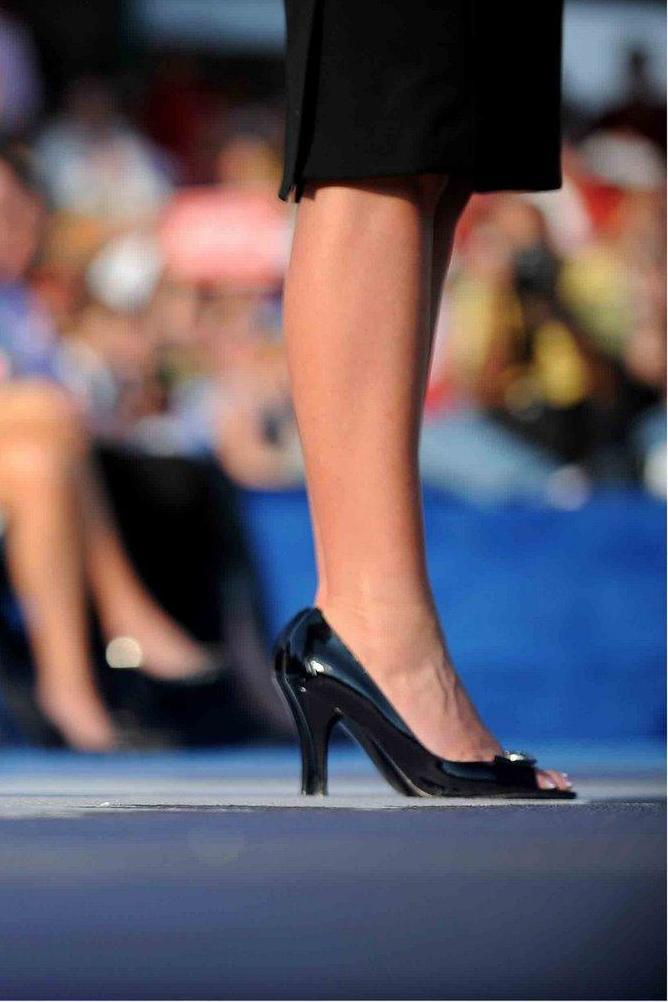 49 Sexy Sarah Palin Feet Pictures Are Too Much For You To Handle | Best Of Comic Books