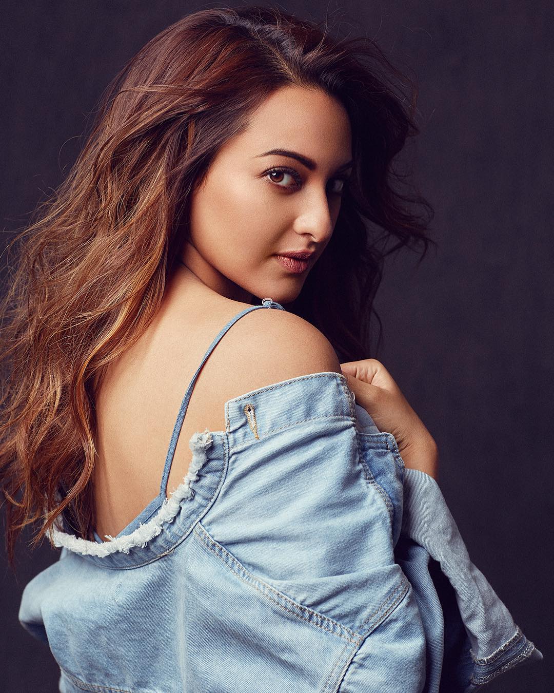 49 Sexy Sonakshi Sinha Boobs Pictures Are Here To Make Your Day A Win | Best Of Comic Books
