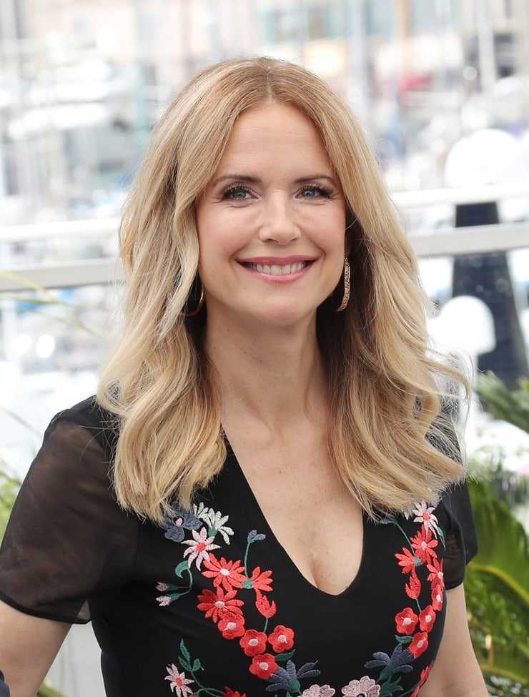 50 Nude Pictures Of Kelly Preston Which Are Essentially Amazing