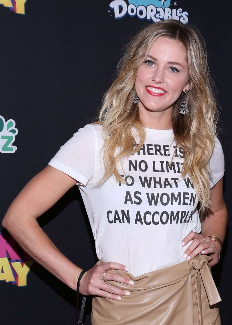 51 Hot Pictures Of Taylor Louderman Which Are Essentially Amazing | Best Of Comic Books