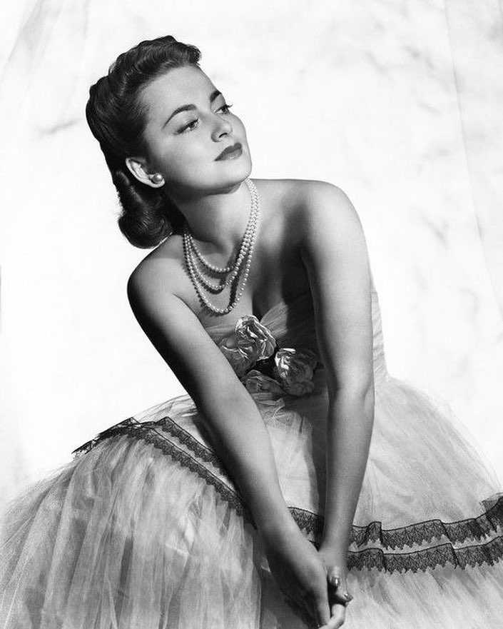 51 Hottest Olivia de Havilland Bikini Pictures Are An Embodiment Of Greatness | Best Of Comic Books
