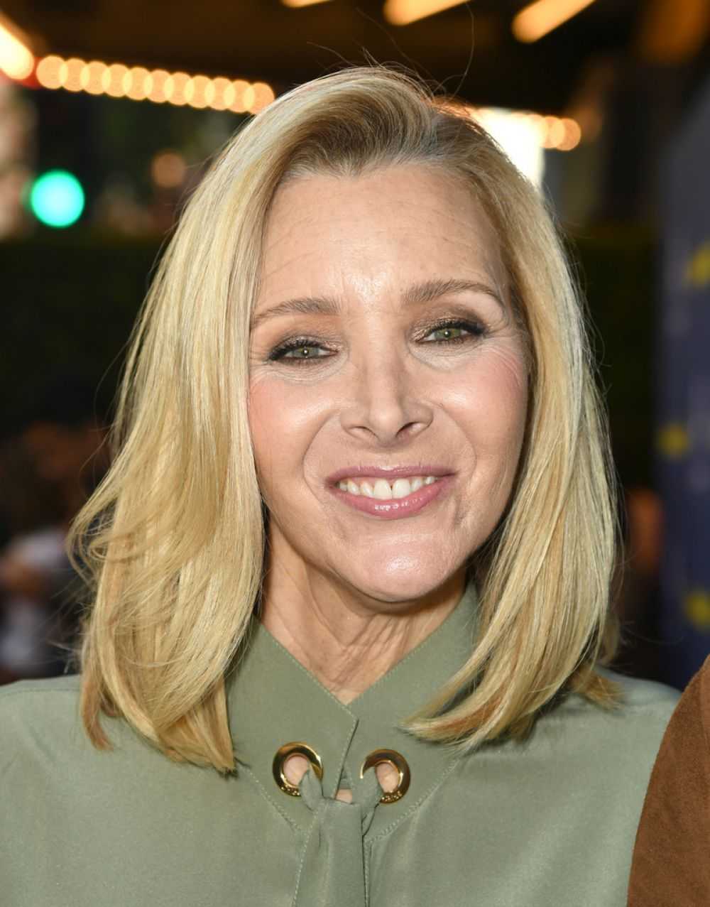 51 Sexy Lisa Kudrow Boobs Pictures Which Will Get All Of You Perspiring | Best Of Comic Books