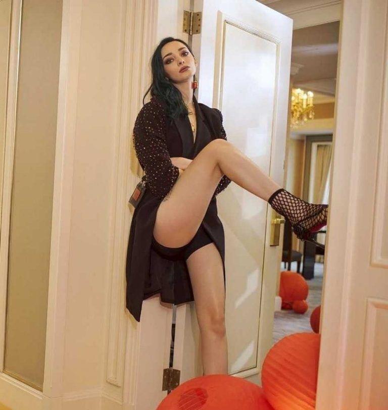 52 Emma Dumont Nude Pictures Which Make Her A Work Of Art | Best Of Comic Books