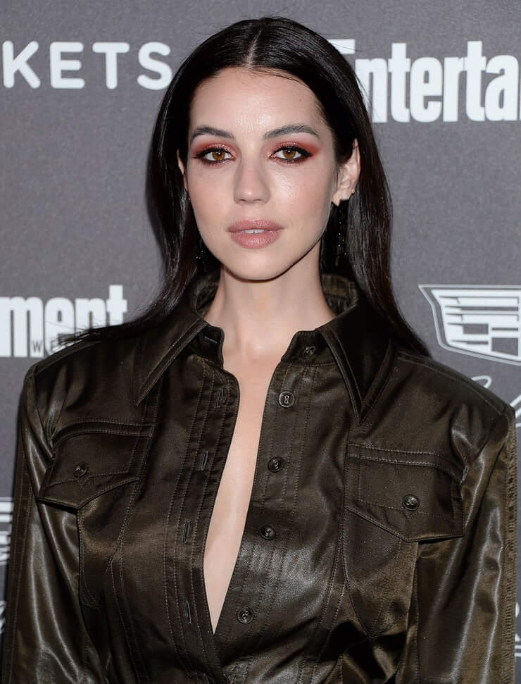 55+ Hot Pictures Of Adelaide Kane Will Win Your Hearts | Best Of Comic Books