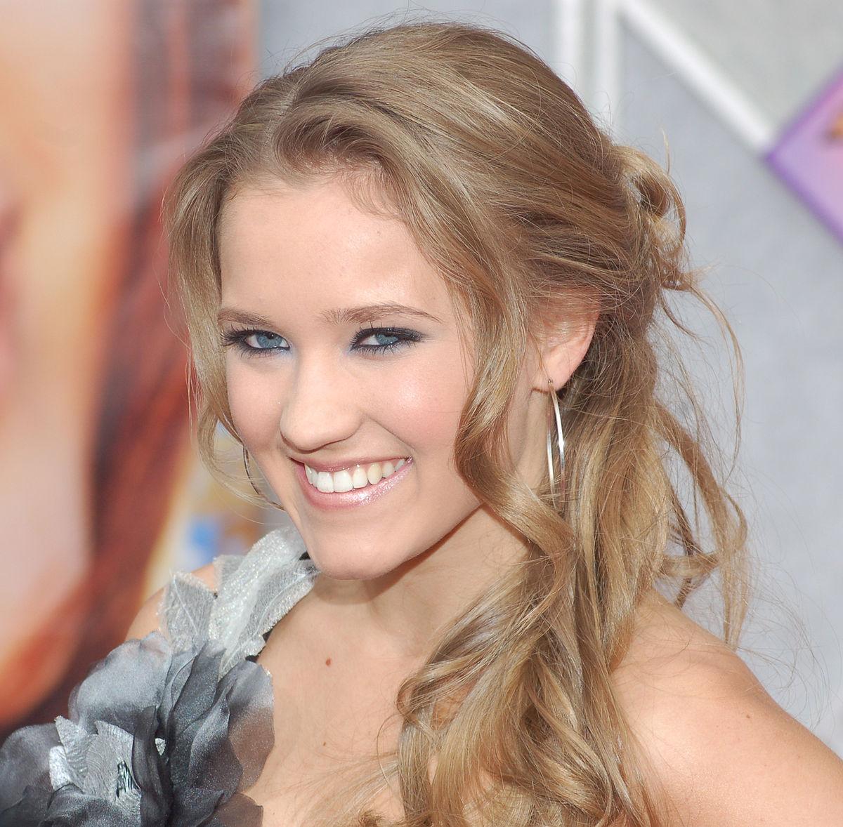 55+ Hot Pictures Of Emily Osment Which Are Epitome Of Sexiness | Best Of Comic Books