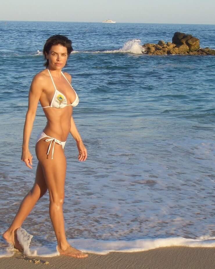 55+ Hot Pictures Of Lisa Rinna Will Drive You Nuts For Her | Best Of Comic Books