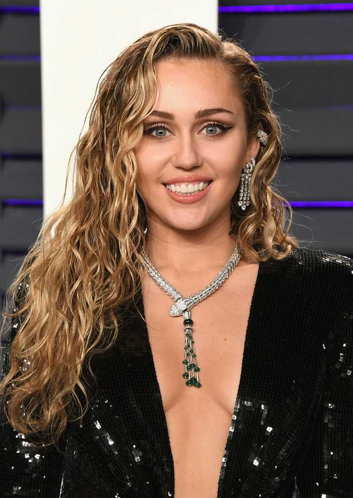 55 Hot Pictures Of Miley Cyrus Are Delight For Fans | Best Of Comic Books