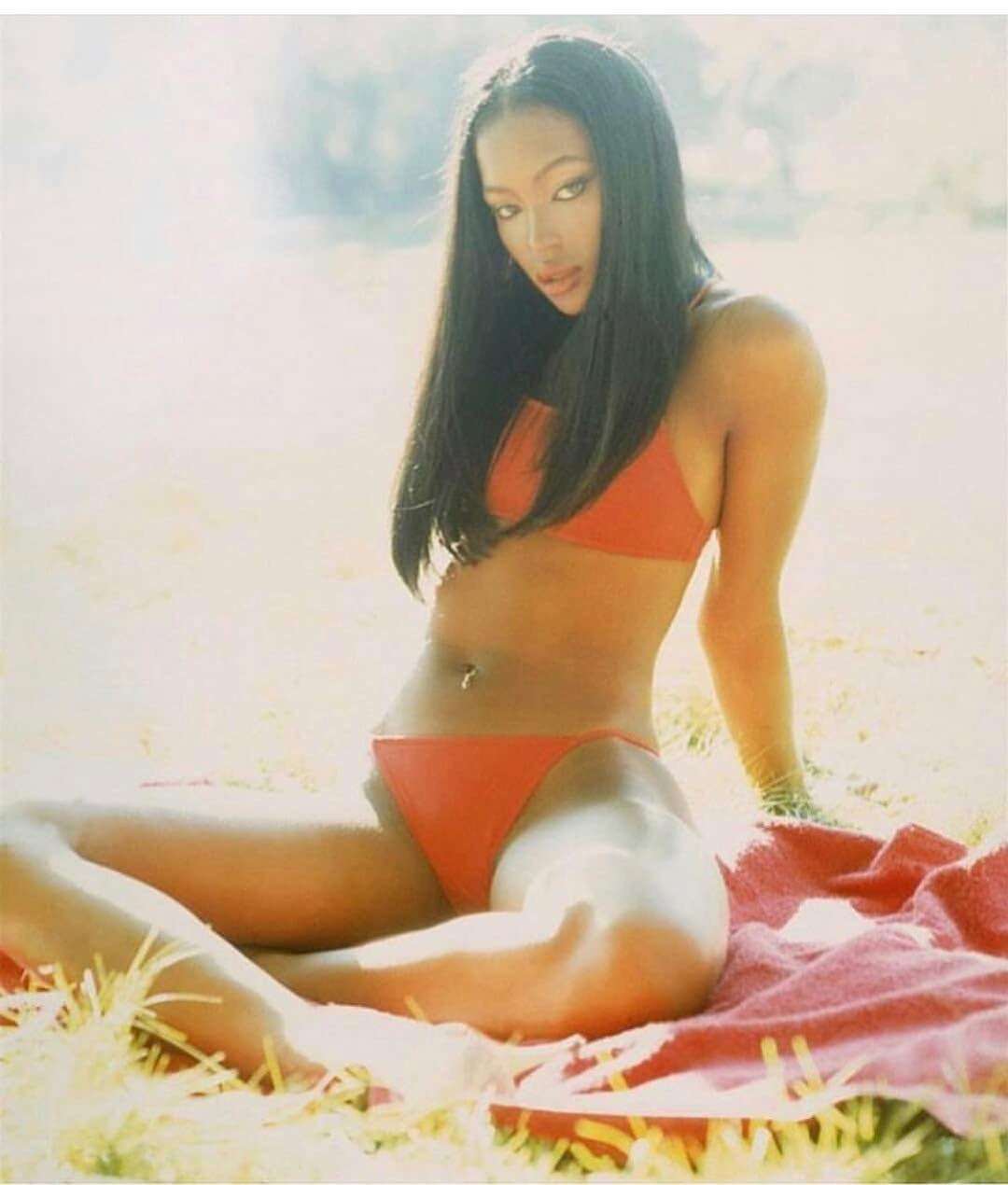 55+ Hot Pictures Of Naomi Campbell Unravels Her Amazingly Sexy Body | Best Of Comic Books