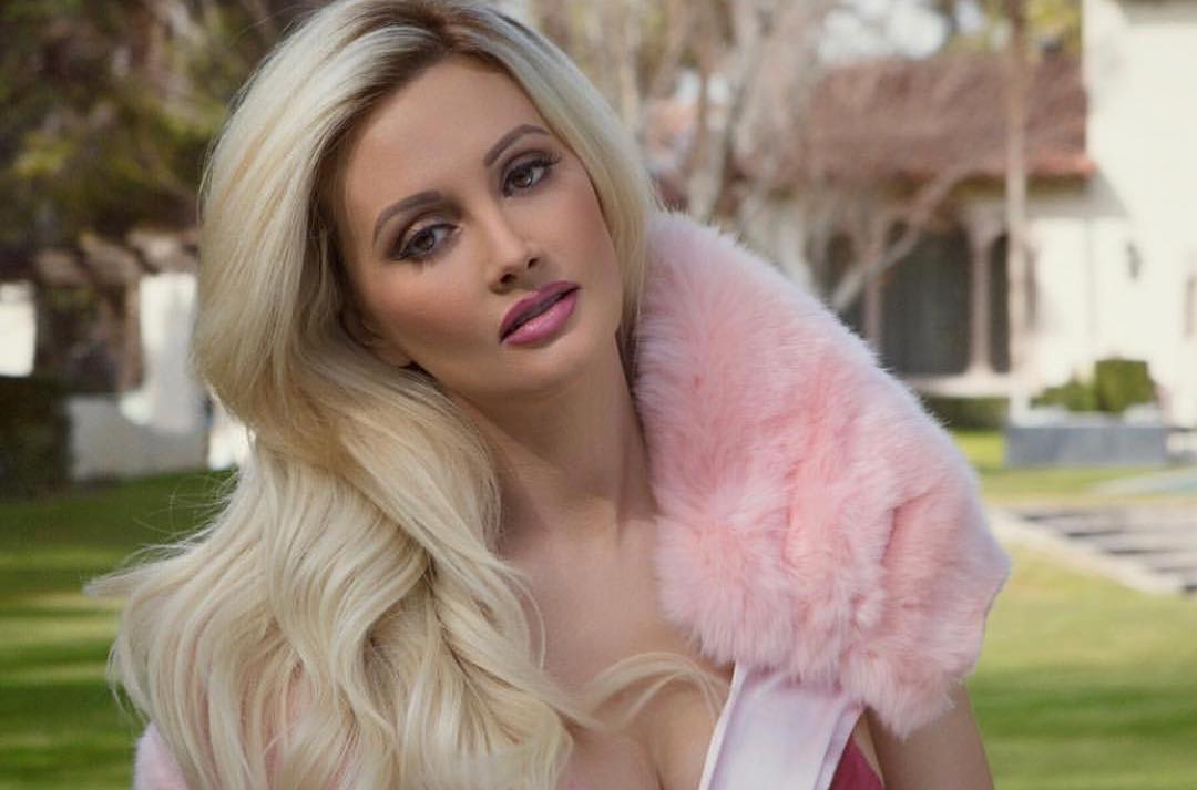 55+ Sexy Holly Madison Boobs Pictures Which Will Make You Drool For Her | Best Of Comic Books