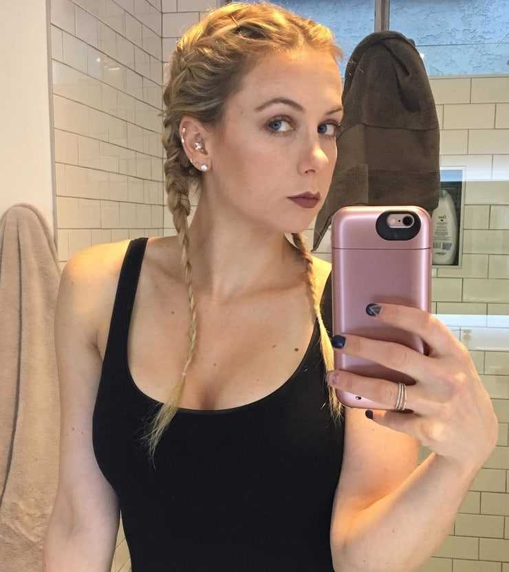 55+ Sexy Iliza Shlesinger Boobs Pictures That Are Incredibly Sexy | Best Of Comic Books
