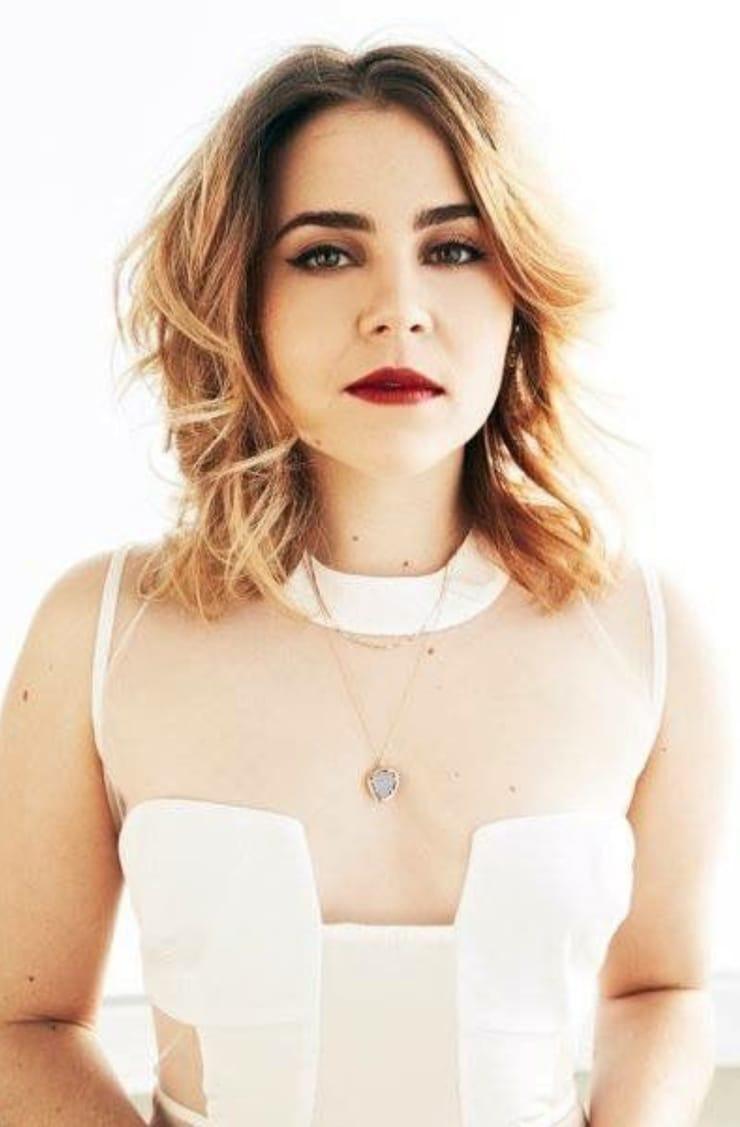 55+ Sexy Mae Whitman Boobs Pictures That Will Make Your Heart Pound For Her | Best Of Comic Books