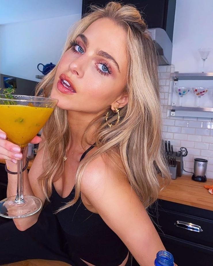 60+ Hot Pictures Anne Winters – 13 Reasons Why Actress | Best Of Comic Books