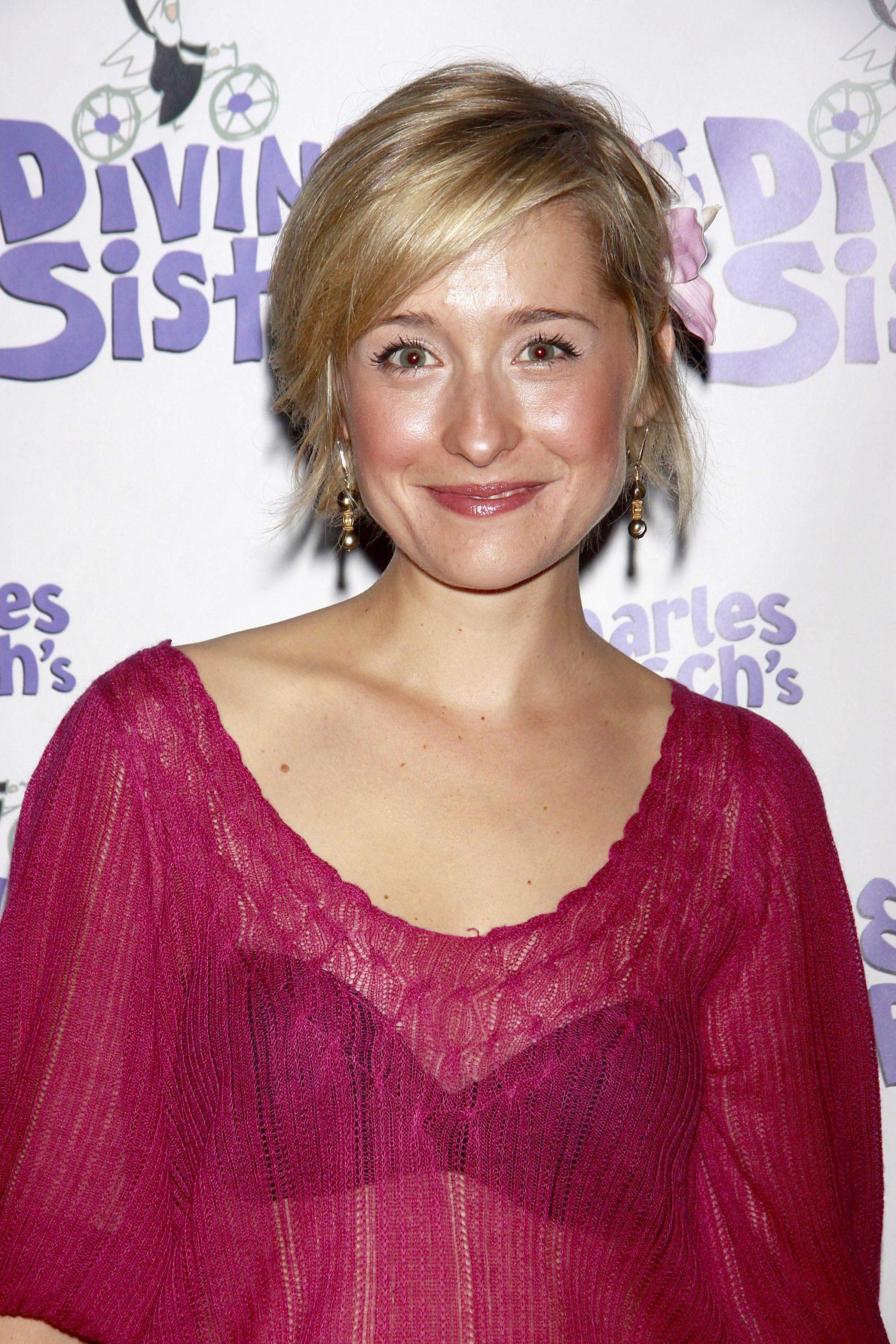 60+ Hot Pictures Of Allison Mack – Extremely Cute Smallville Tv Series Actress | Best Of Comic Books