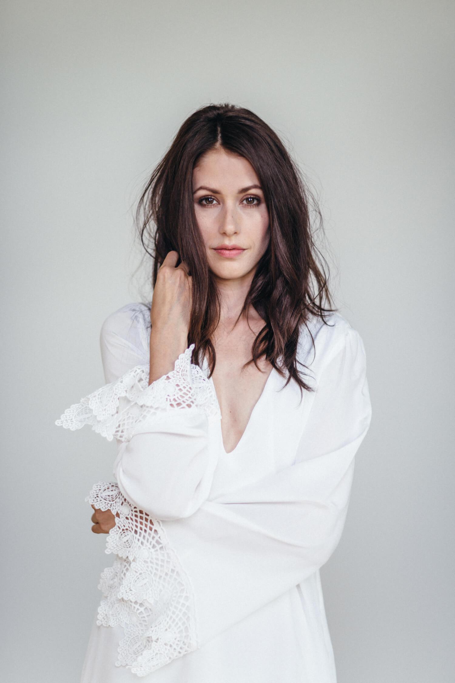 60+ Hot Pictures Of Amanda Crew Which Will Rock Your World | Best Of Comic Books