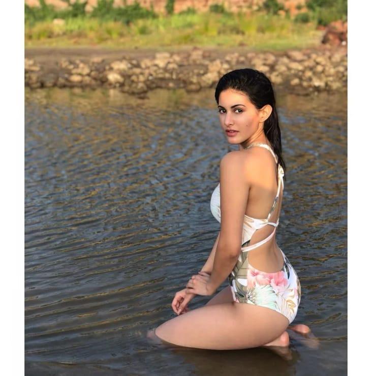 60+ Hot Pictures Of Amyra Dastur Will Bring Big Grin On Your Face | Best Of Comic Books