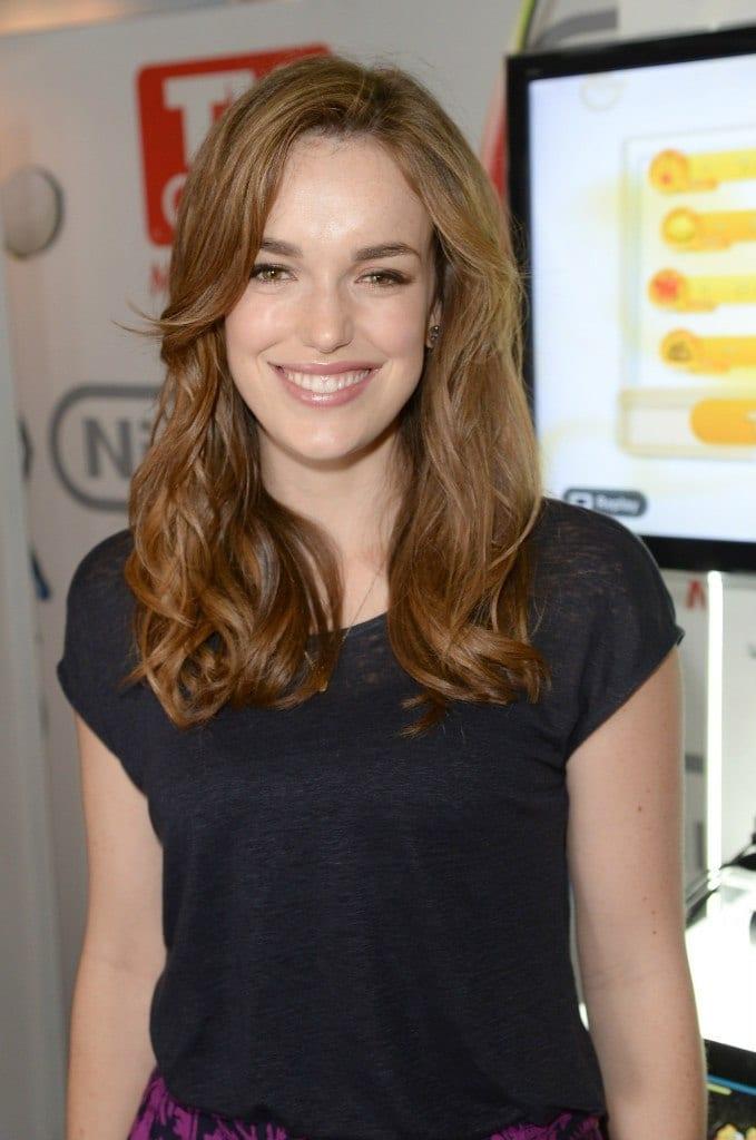60+ Hot Pictures Of Elizabeth Henstridge – Jemma Simmons In Agents Of S.H.I.E.L.D | Best Of Comic Books