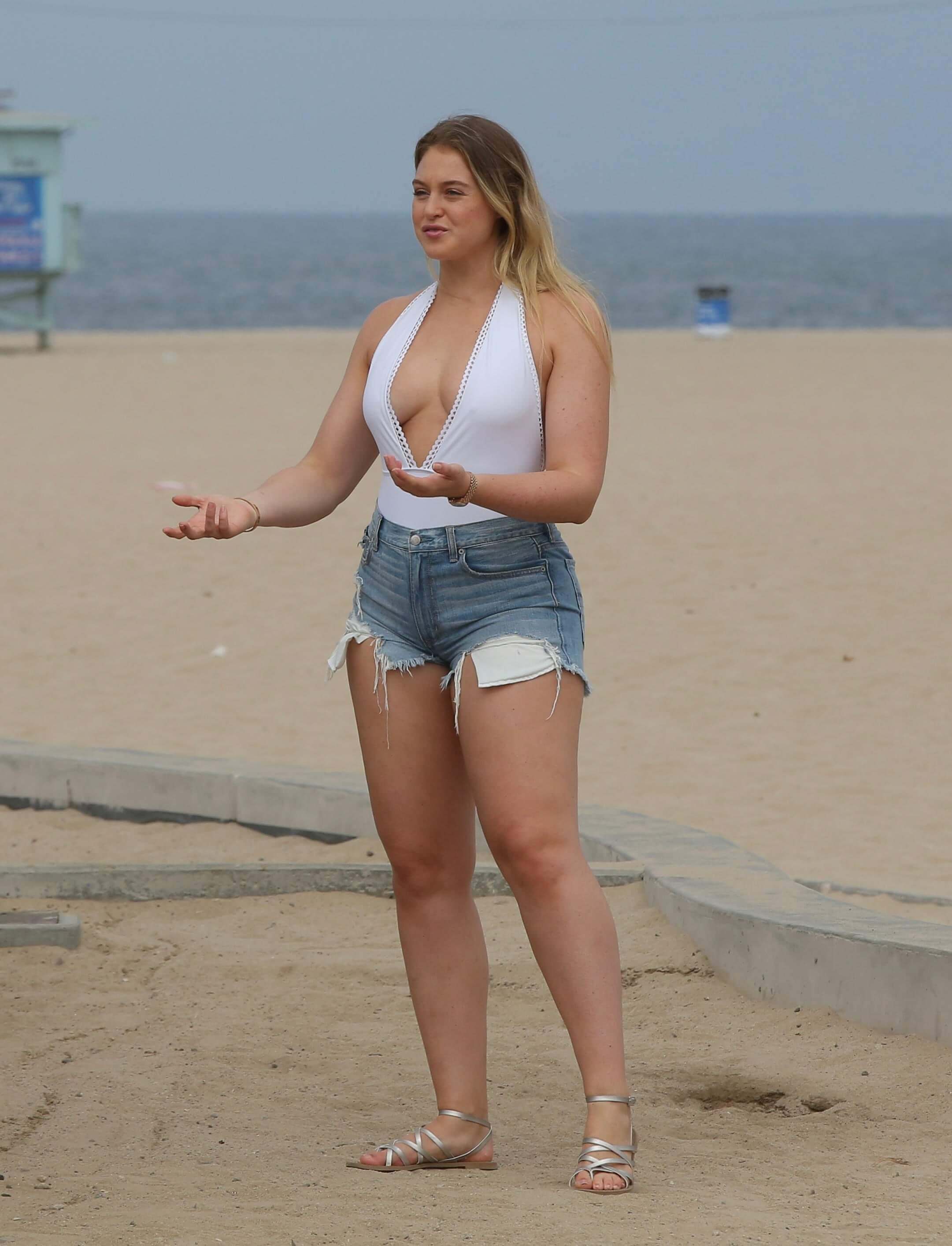 60+ Hot Pictures Of Iskra Lawrence Which Will Make You Fall In Love With Her Sexy Body | Best Of Comic Books
