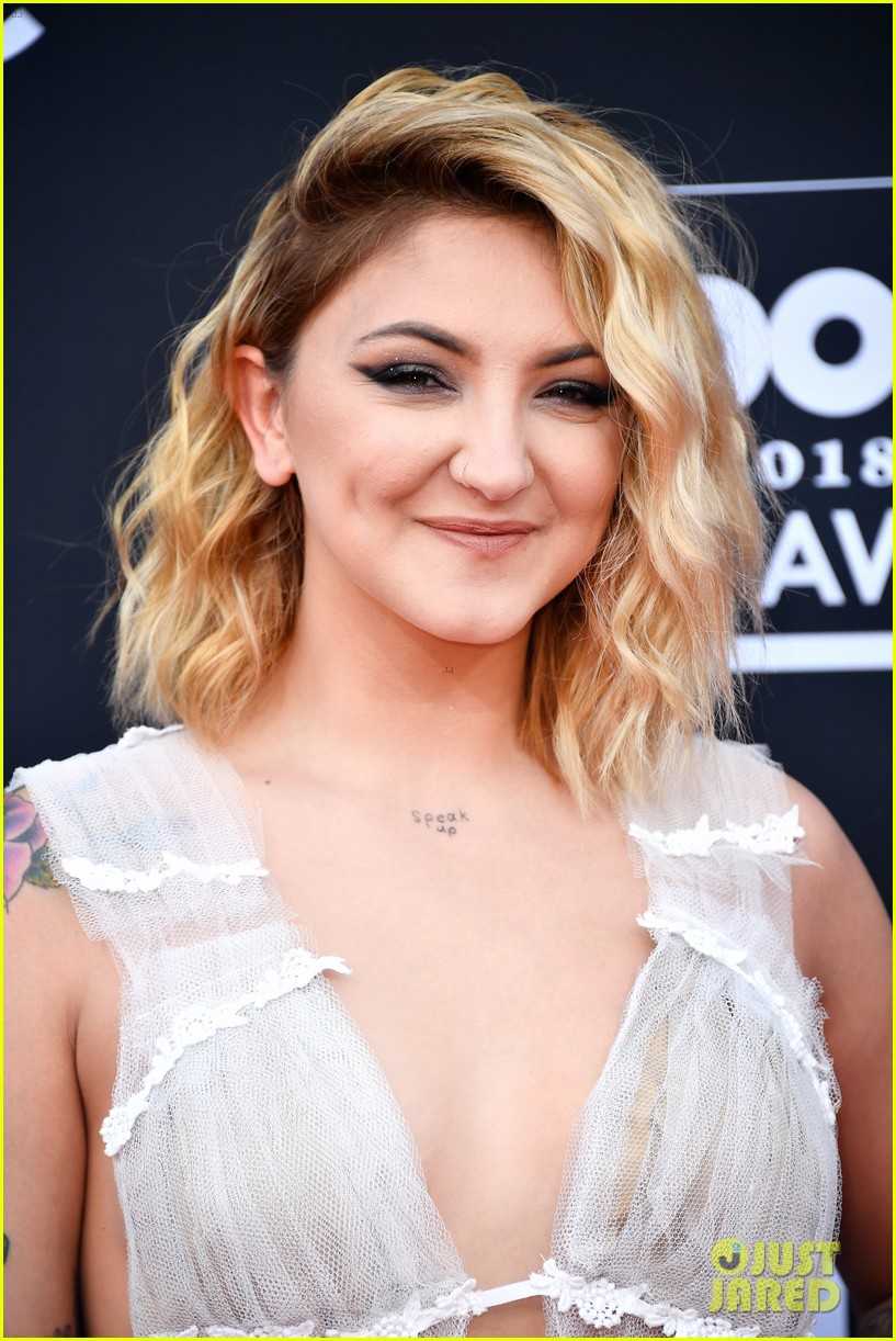 60+ Hot Pictures Of Julia Michaels Will Drive You Nuts For Her | Best Of Comic Books