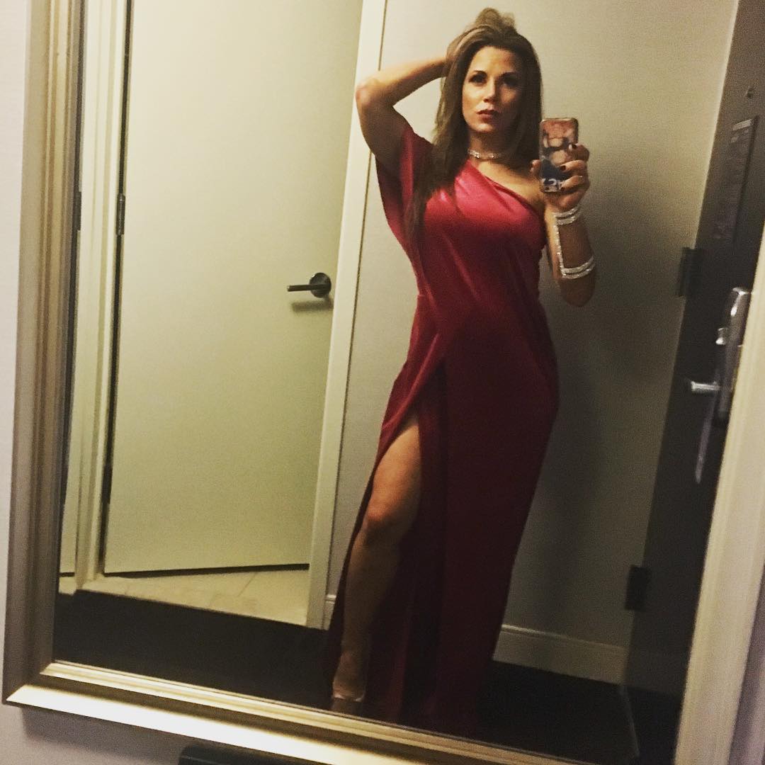60+ Hot Pictures Of Mickie James Expose Her Sexy Hour-glass Figure | Best Of Comic Books
