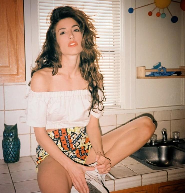 60+ Hot Pictures Of Tania Raymonde Are Just Too Damn Cute And Sexy At The Same Time | Best Of Comic Books