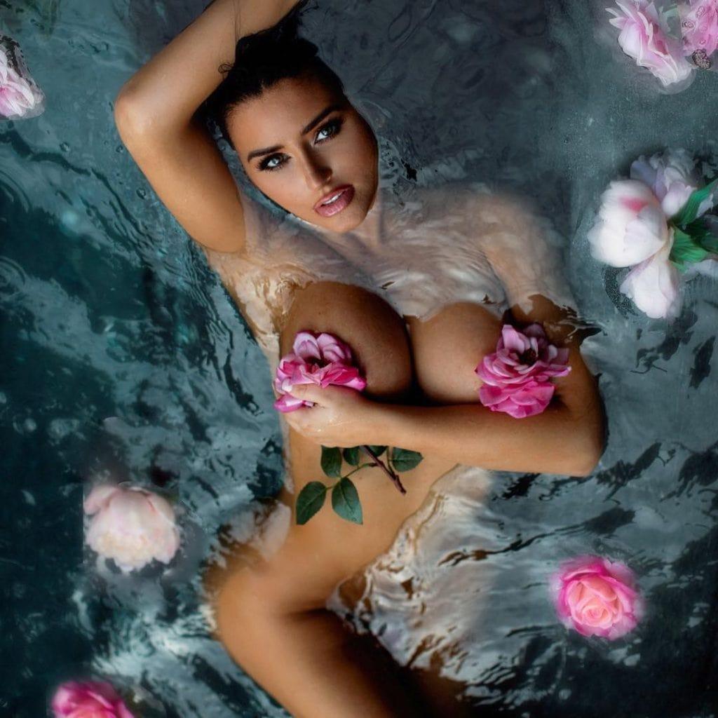 60+ Sexy Abigail Ratchford Boobs Pictures To Delight Your Heart | Best Of Comic Books