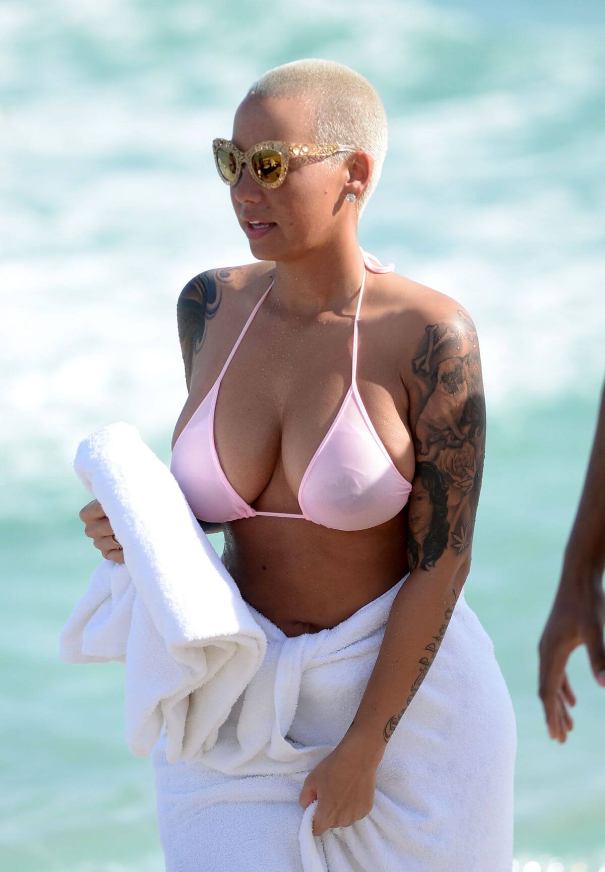 60+ Sexy Amber Rose Boobs Pictures Which Prove She Is The Sexiest Woman On The Planet | Best Of Comic Books