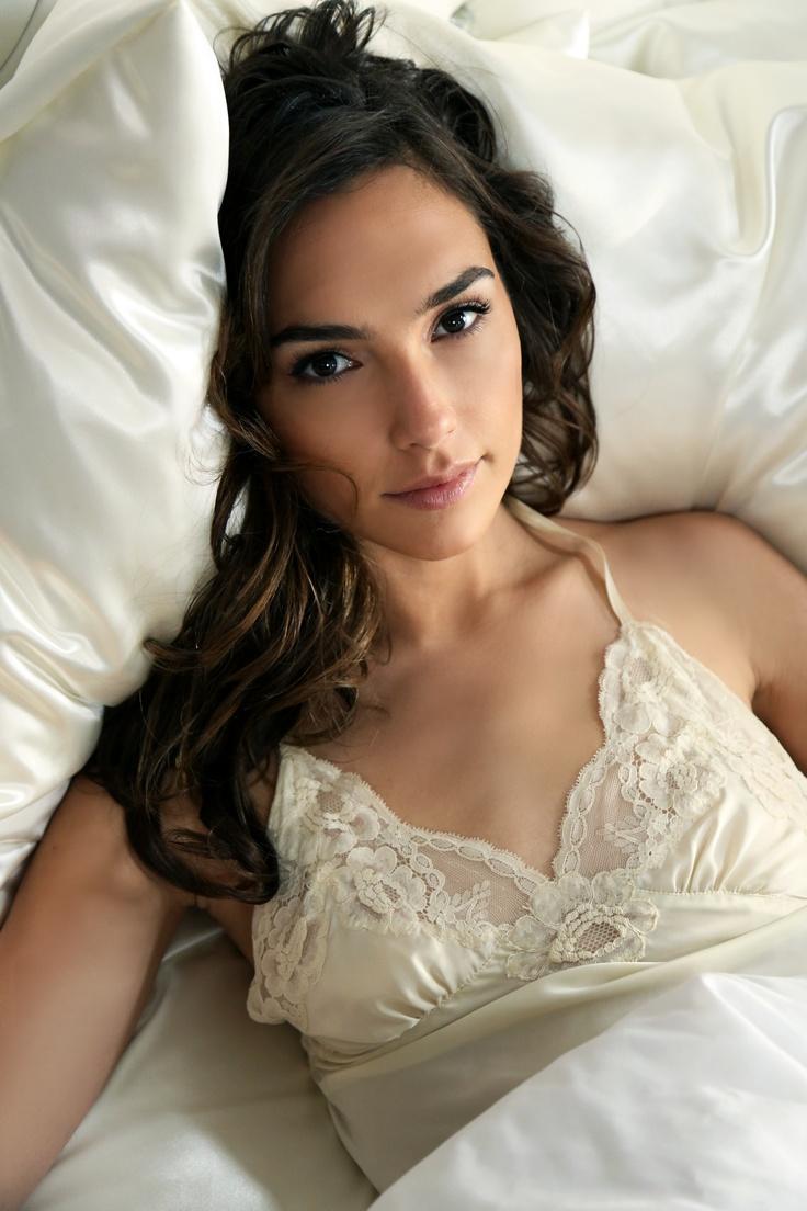 60 Sizzling Gal Gadot Lingerie Pictures That Will Drive Wonder Woman Fans Nuts | Best Of Comic Books