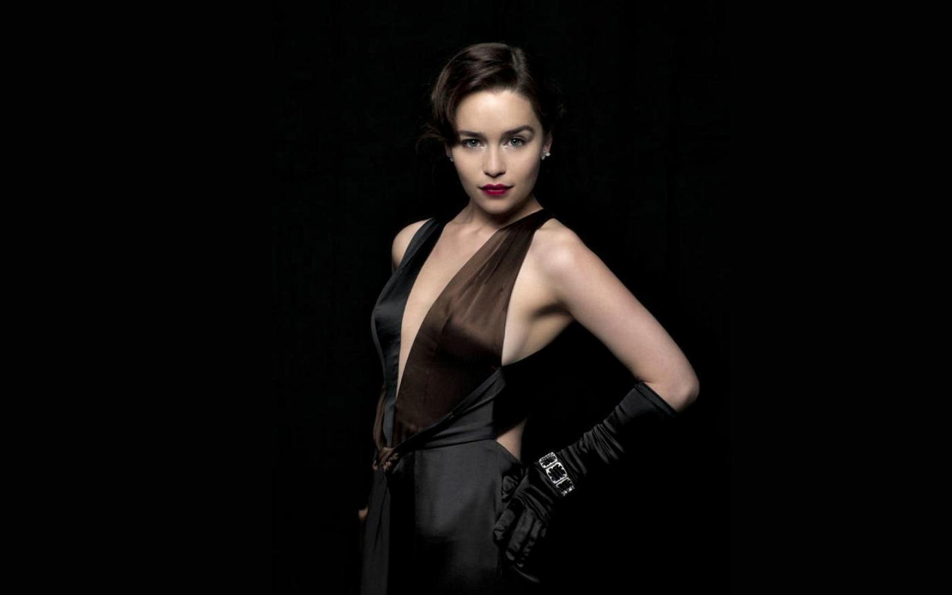61 Hot Pictures Of Emilia Clarke Who Is Qi’Ra In Solo: A Star Wars Story | Best Of Comic Books
