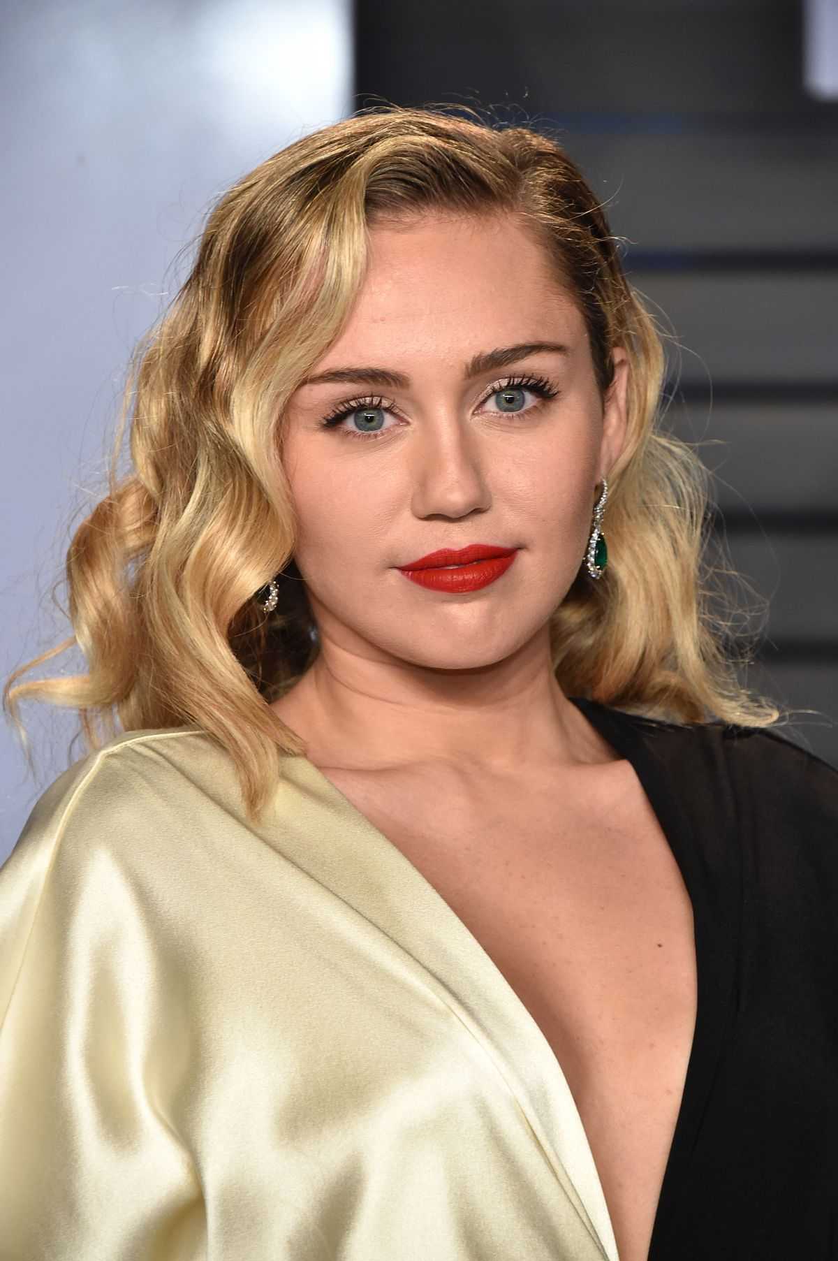 61 Hot Pictures Of Miley Cyrus Butt Will Prove That She Is One Of The Hottest And Sexiest Women There Is | Best Of Comic Books