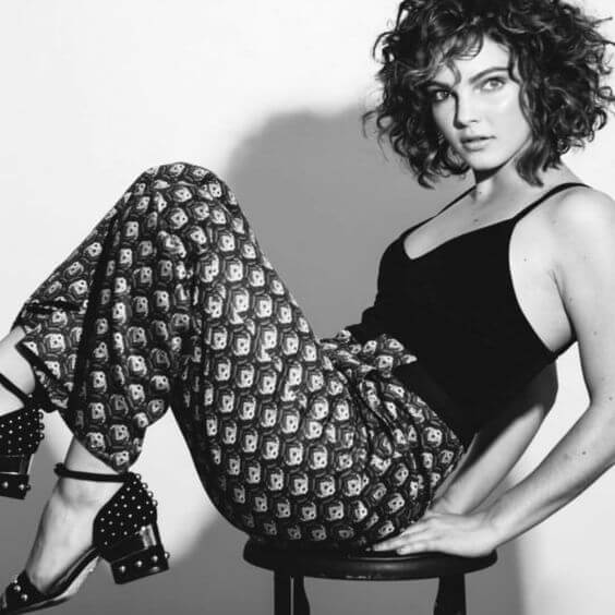 61 Hottest Camren Bicondova Big Butt Pictures Will Hypnotize You With Her Exquisite Body | Best Of Comic Books