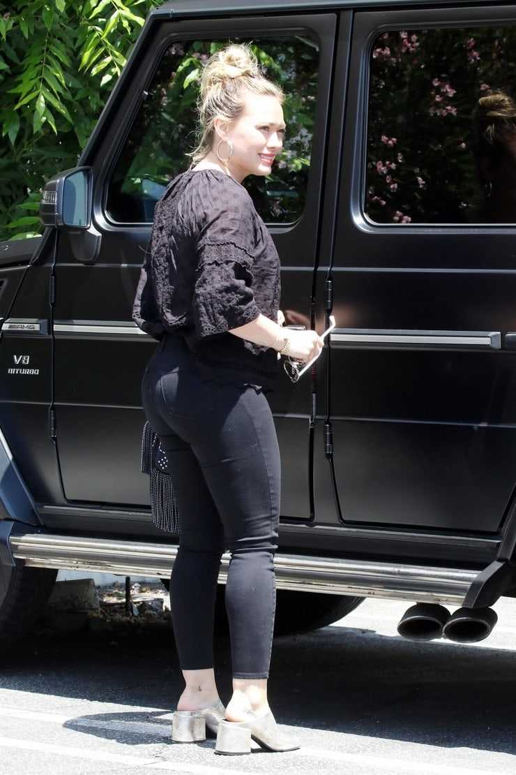 61 Hottest Hilary Duff Big Butt Pictures Will Make You Crazy About Her | Best Of Comic Books