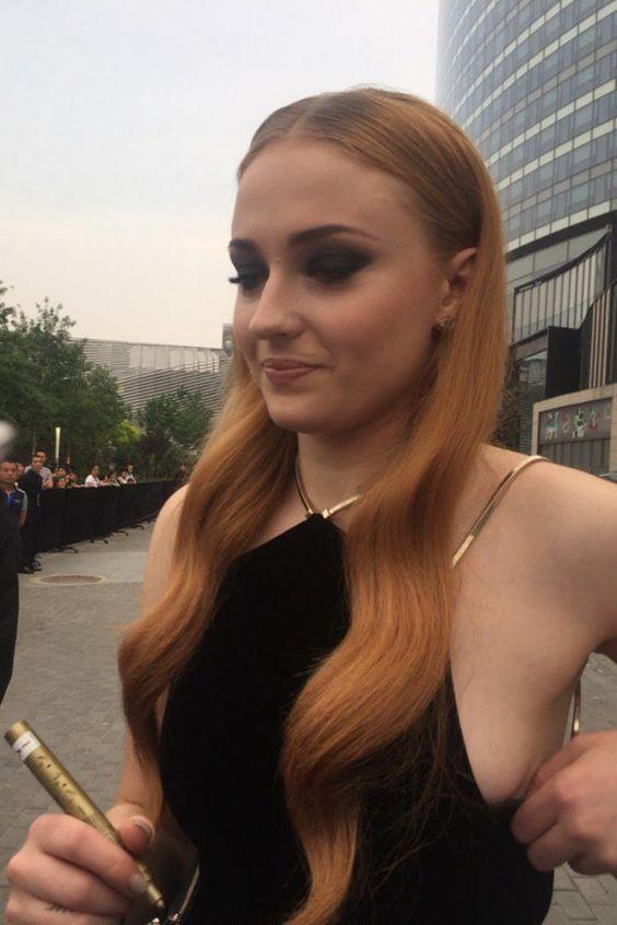 61 Hottest Pictures Of Sophie Turner’s Ass Will Make You Believe In God | Best Of Comic Books