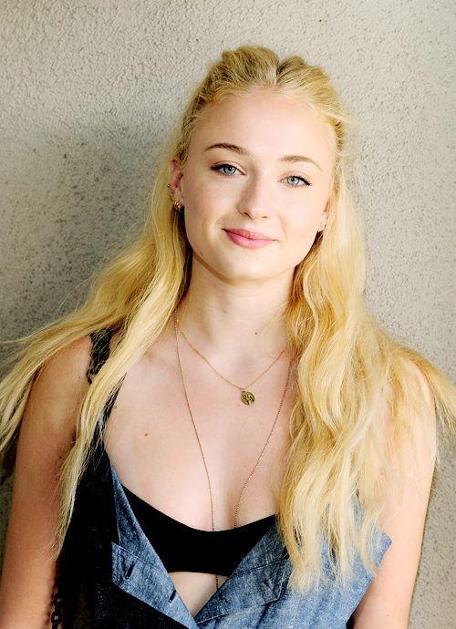 61 Hottest Pictures Of Sophie Turner’s Ass Will Make You Believe In God | Best Of Comic Books