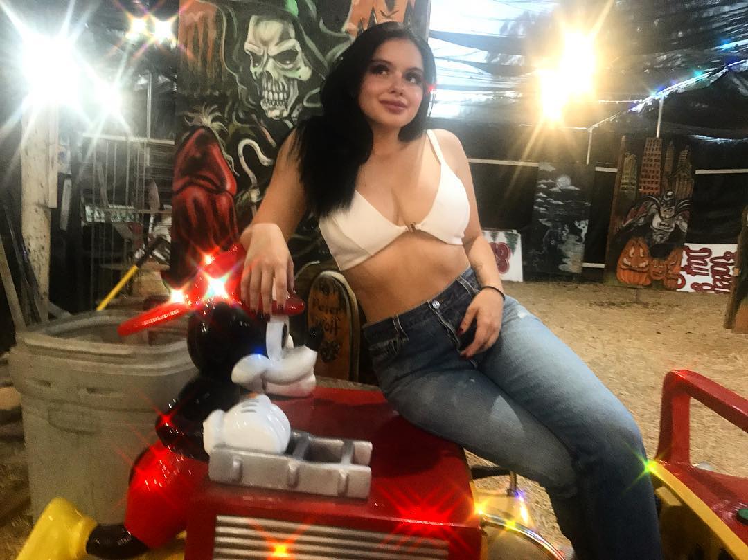 61 Sexy Ariel Winter Boobs Pictures Which Will Make You Fall In Love With Her Sexy Body | Best Of Comic Books